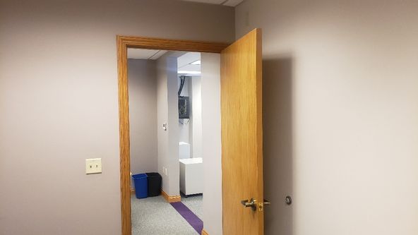 1,422 SF
